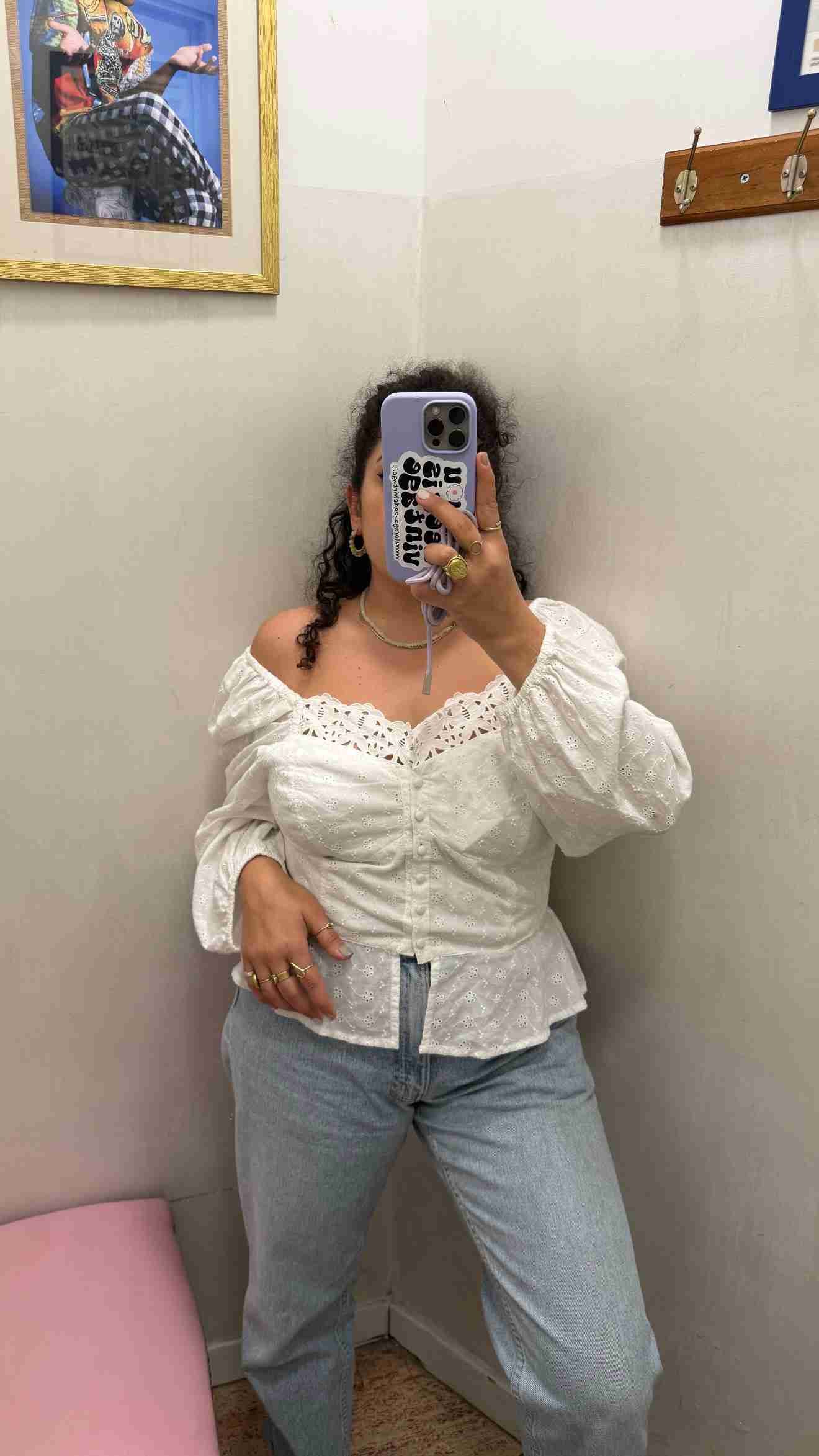 E6509683-E23C-4877-A91E-725DA03DC9AC Blusa bianca traforata