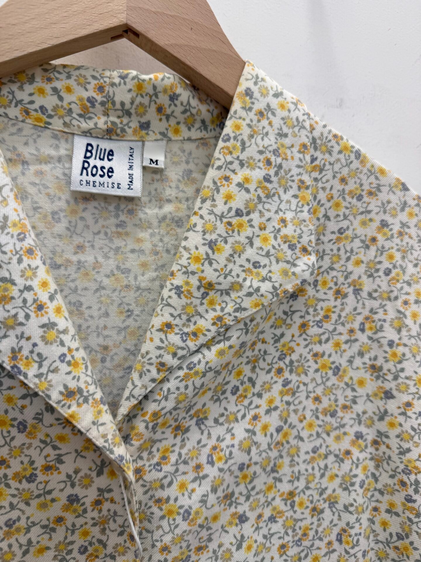 Camicia bianca floreale