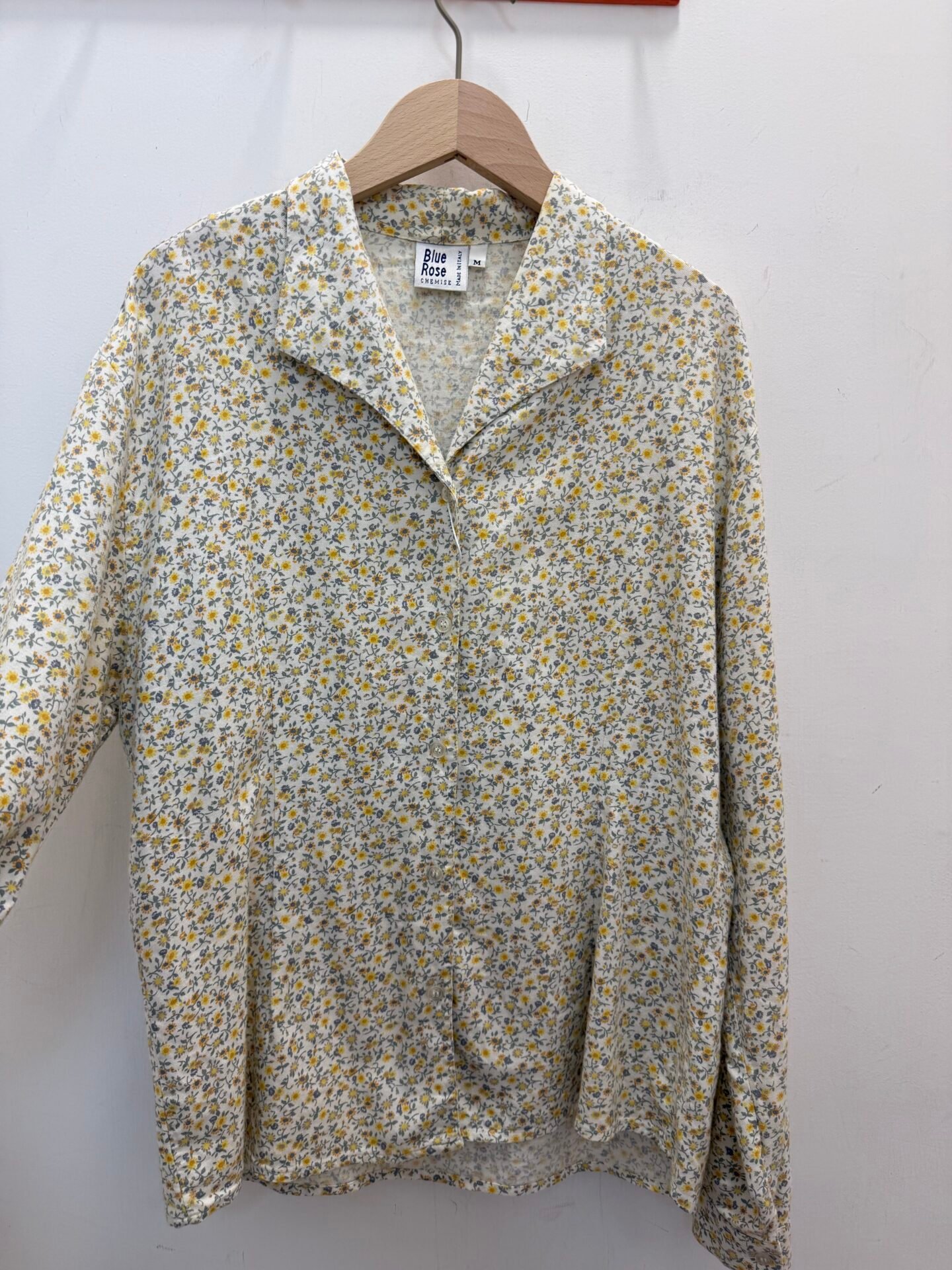 Camicia bianca floreale