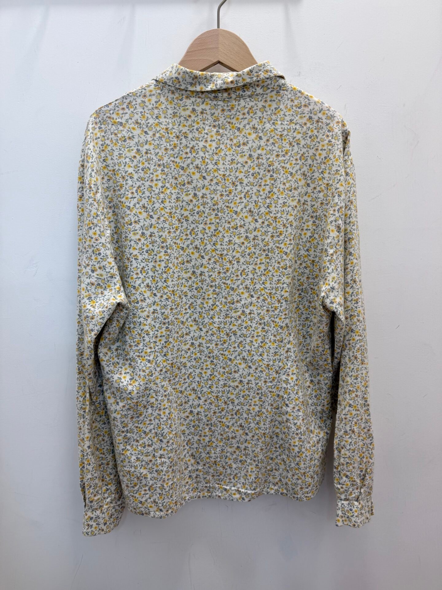 Camicia bianca floreale