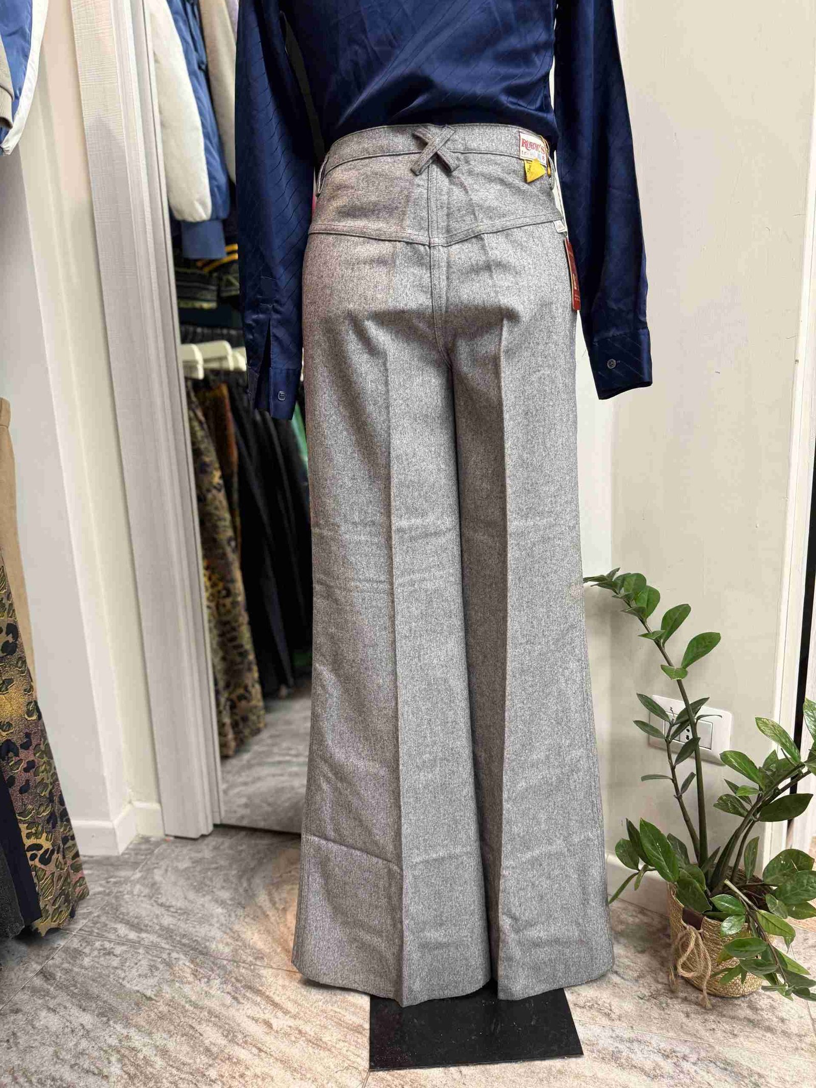IMG_0362 Pantalone anni 70 grigio vita 74