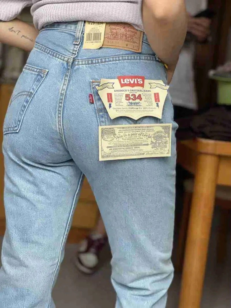 IMG_0548 Levis 534 chiaro