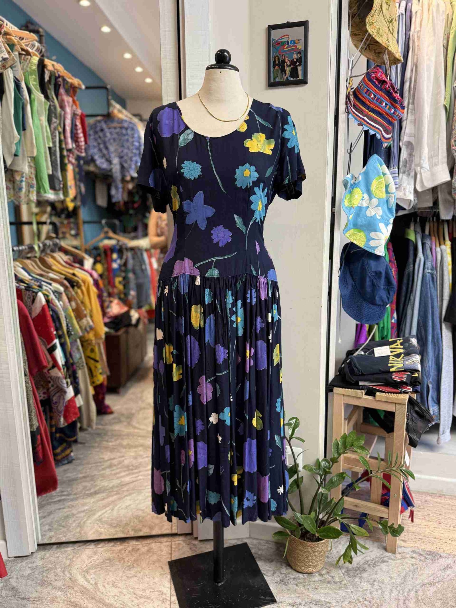 Vestito blu floreale