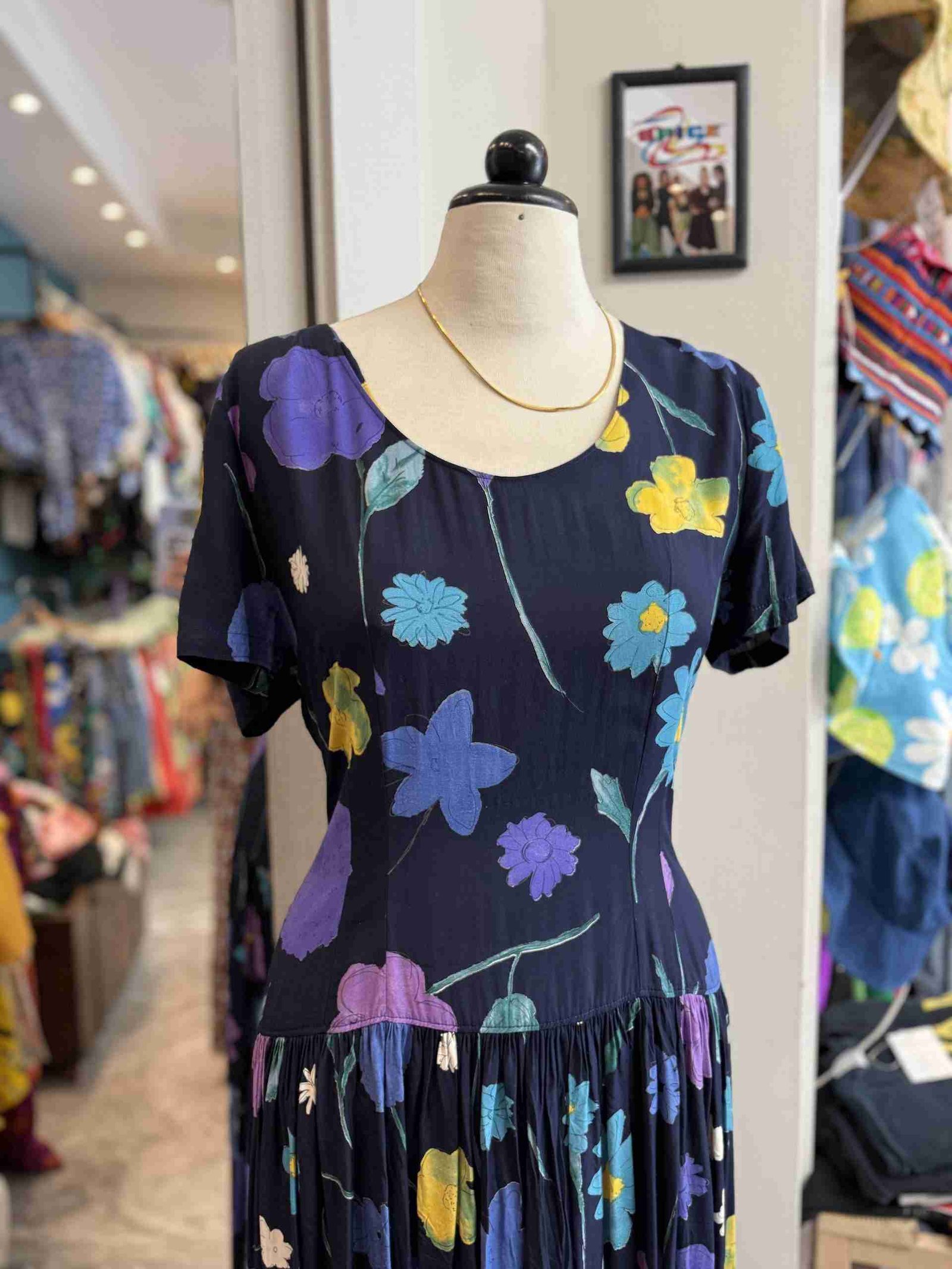 Vestito blu floreale