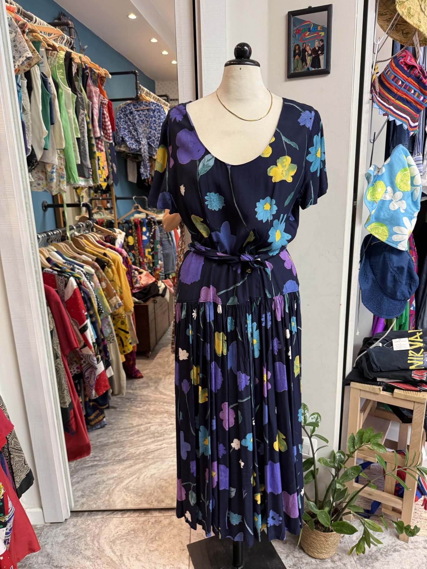 Vestito blu floreale