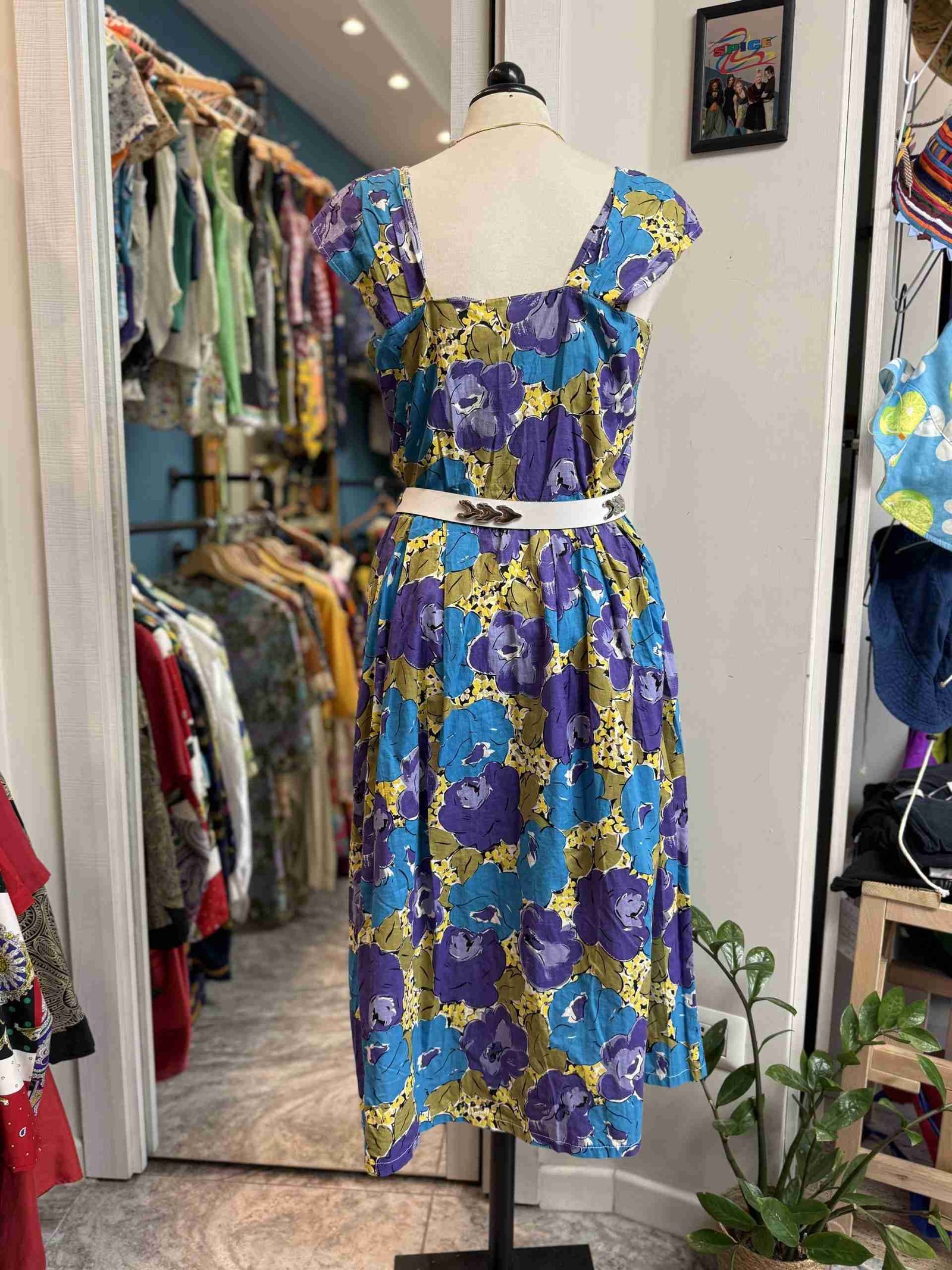 Vestito floreale smanicato