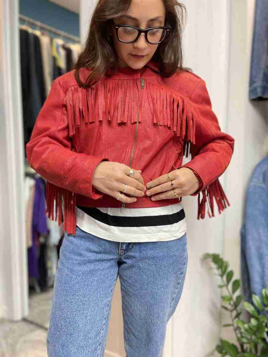 Chiodo rosso con frange