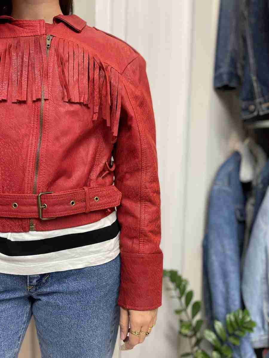 Chiodo rosso con frange