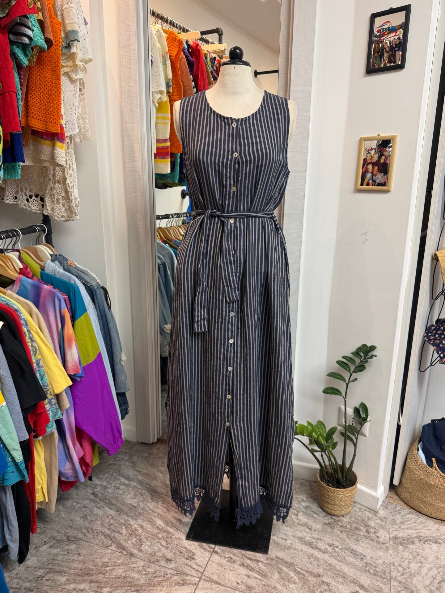 Vestito blu a righe