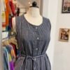 Vestito blu a righe