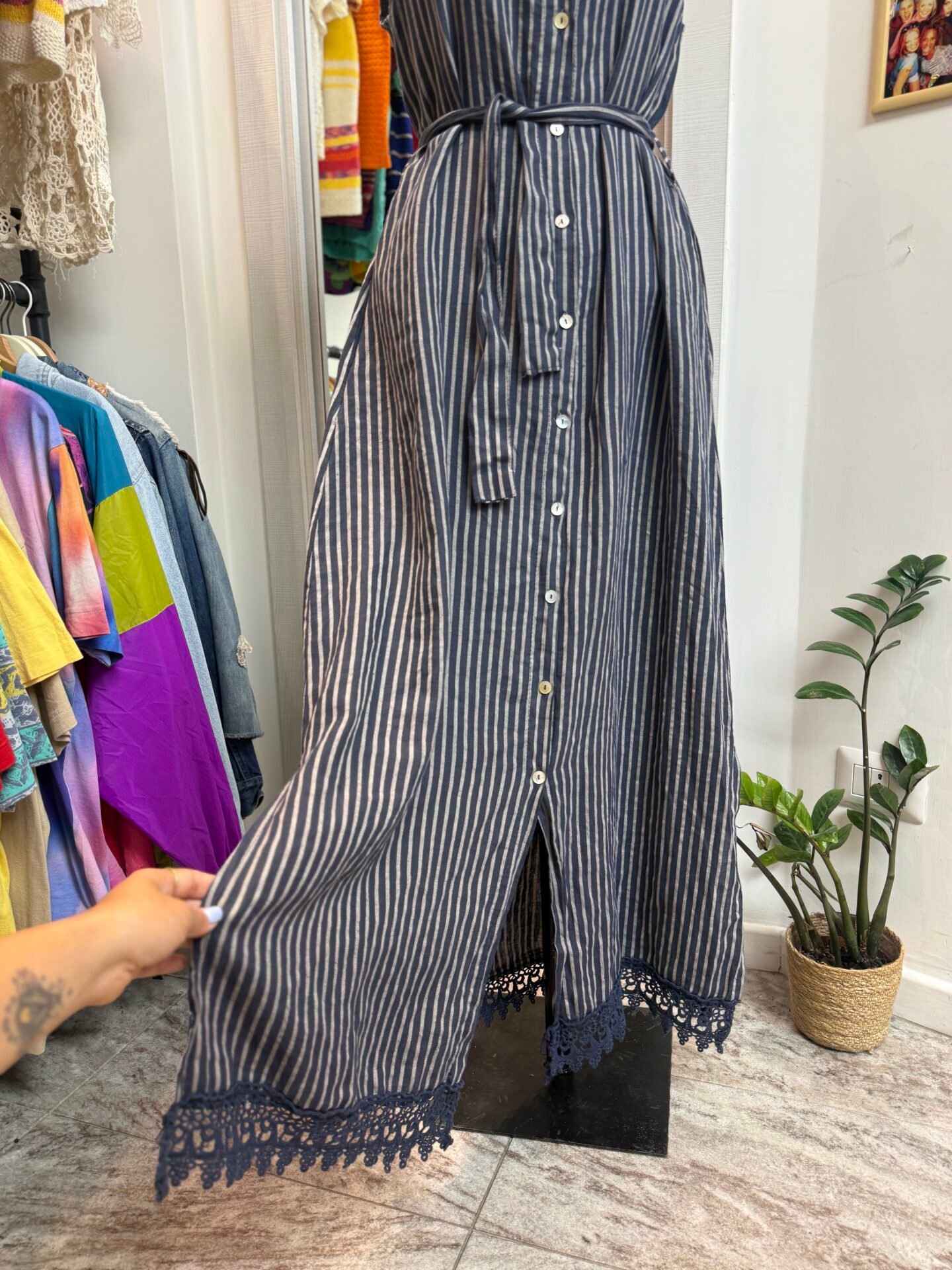 Vestito blu a righe