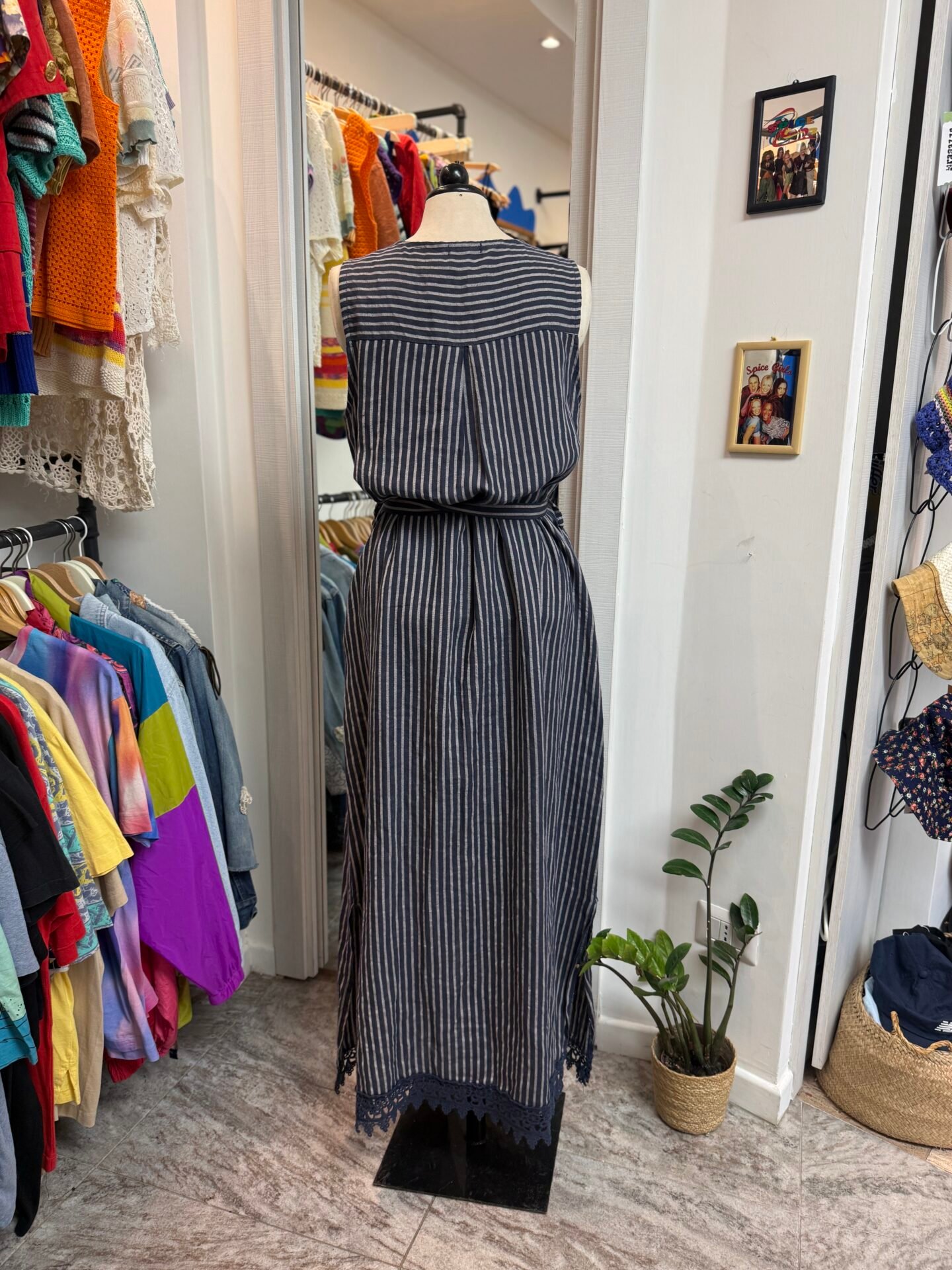 Vestito blu a righe