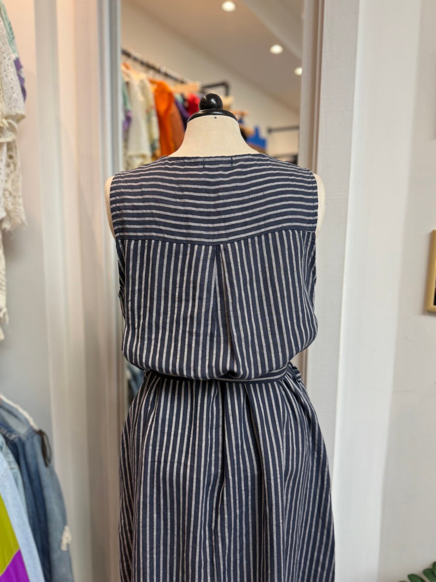 Vestito blu a righe
