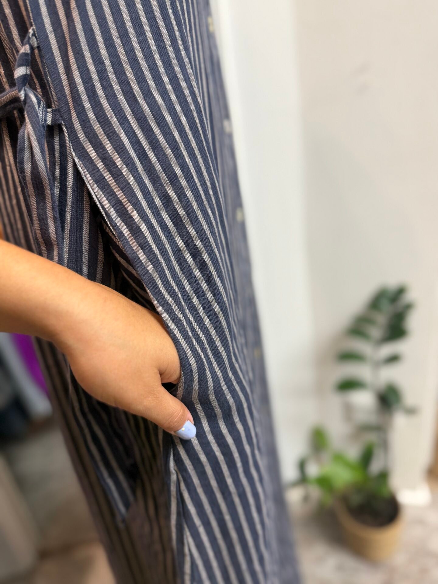 Vestito blu a righe