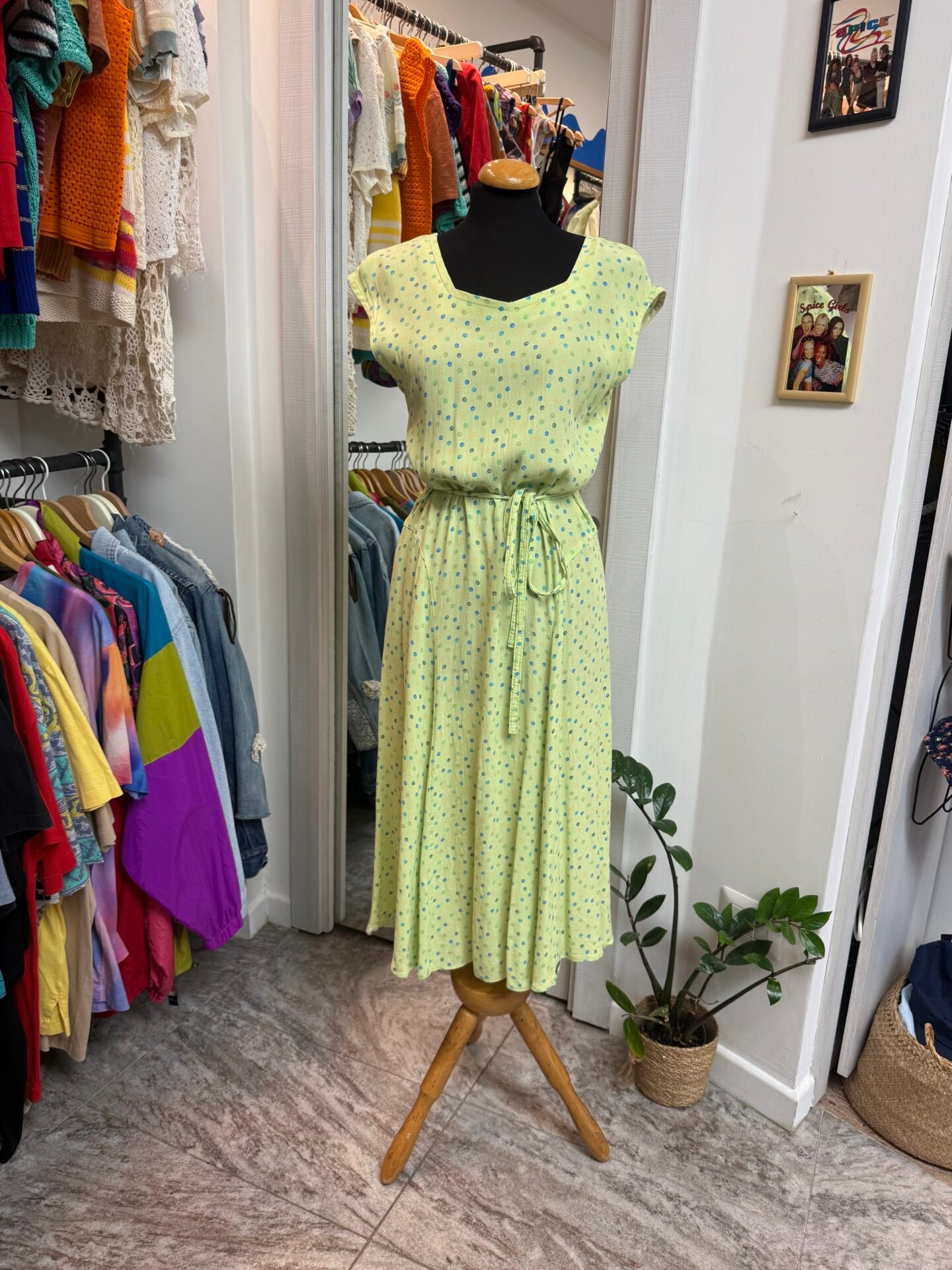 Vestiti verde a pois