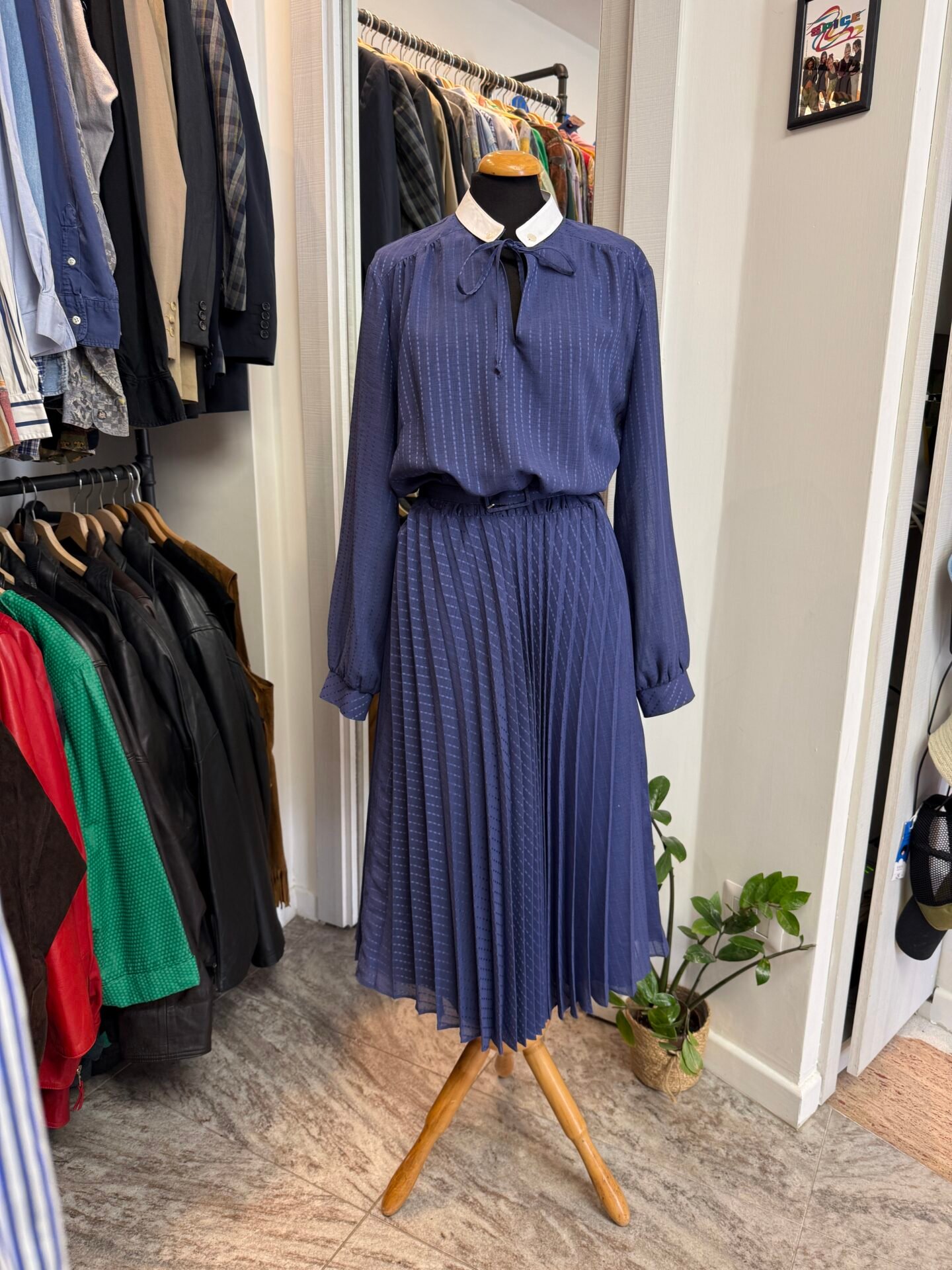 Vestito blu con cintura