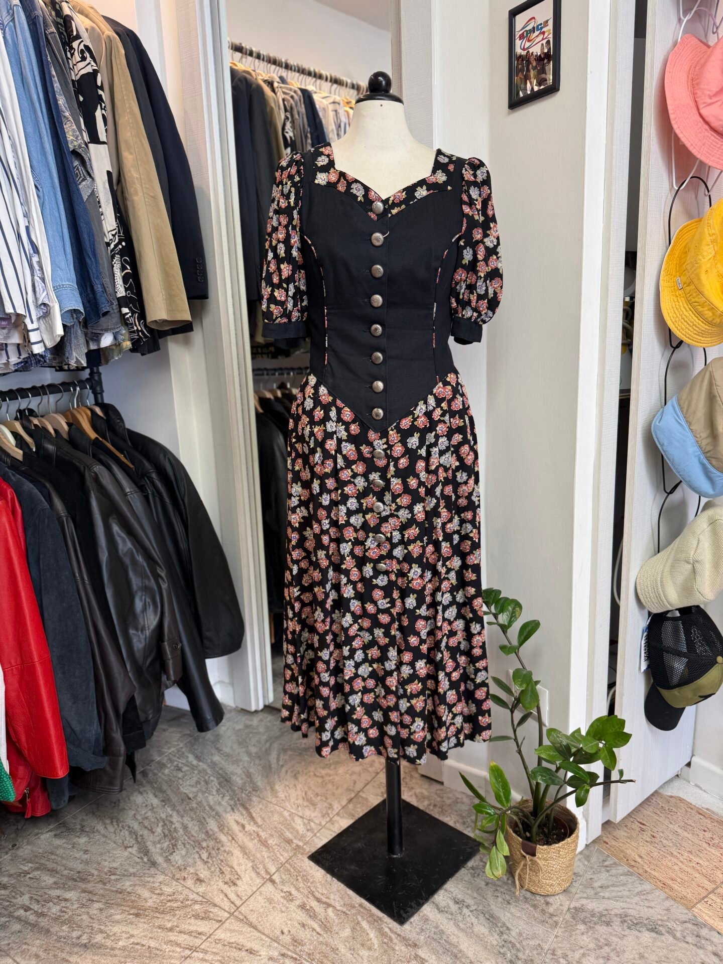 Vestito tirolese floreale