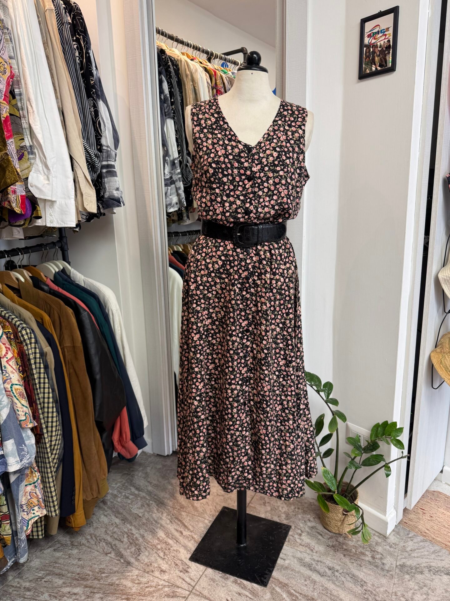 Vestito smanicato floreale
