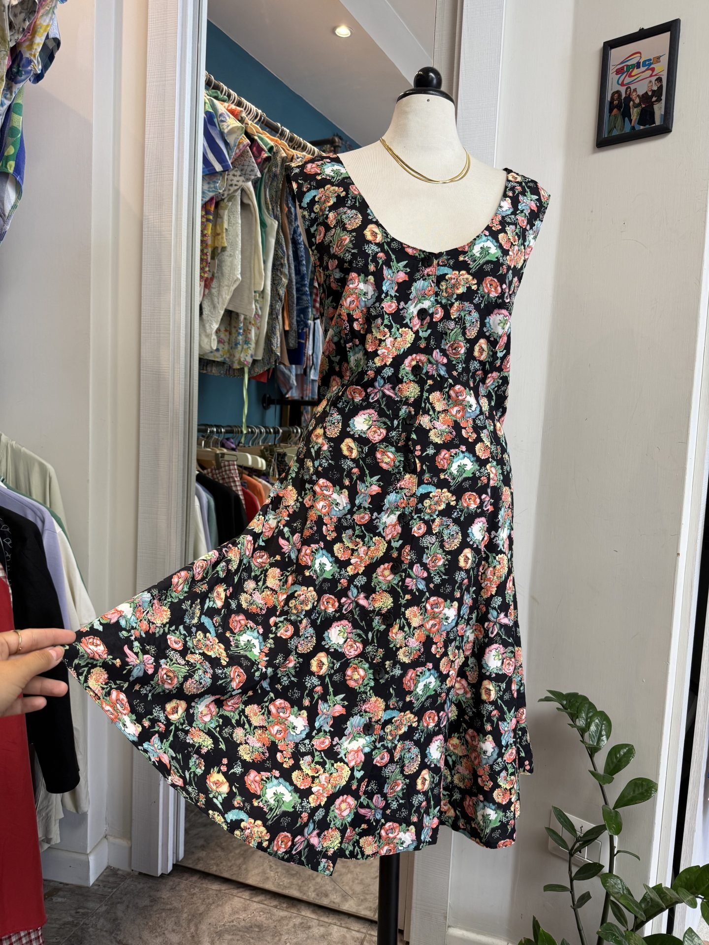 Vestito nero floreale incrociato