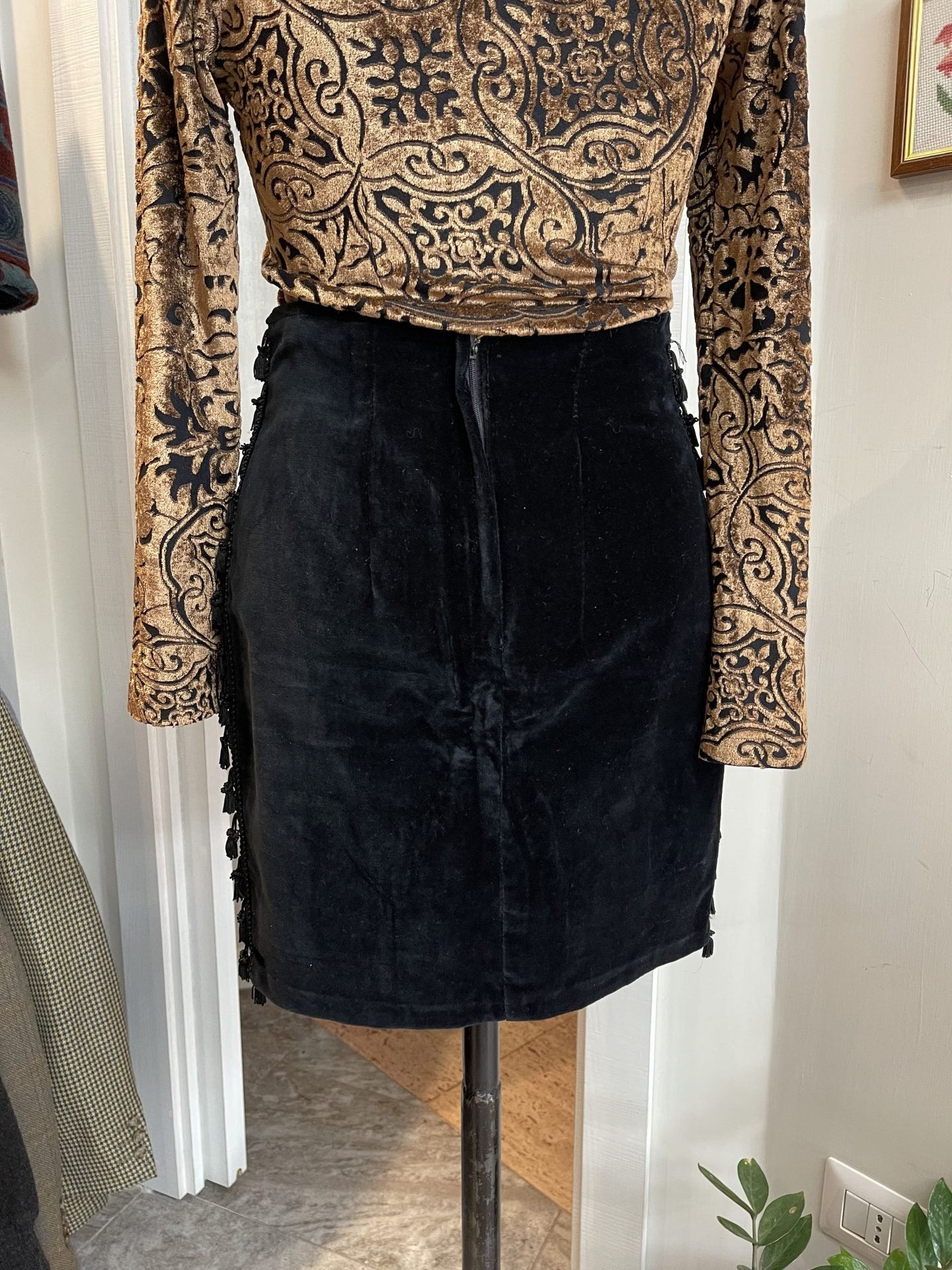 Gonna in velluto con nappine