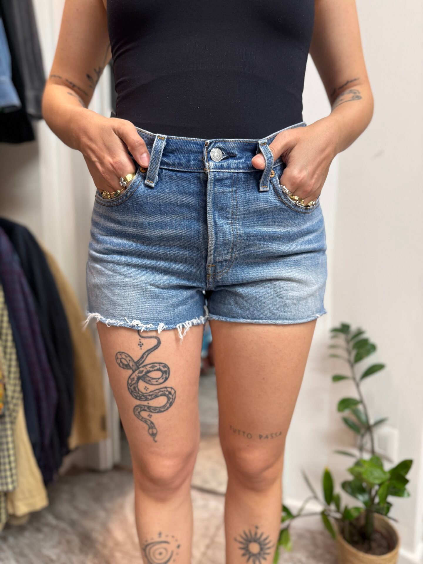 Short levis