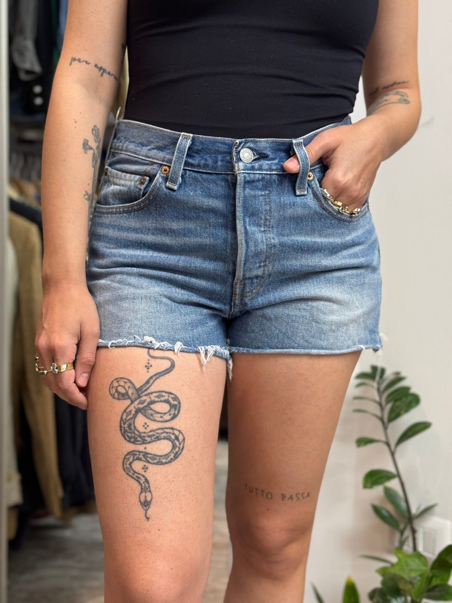 Short levis