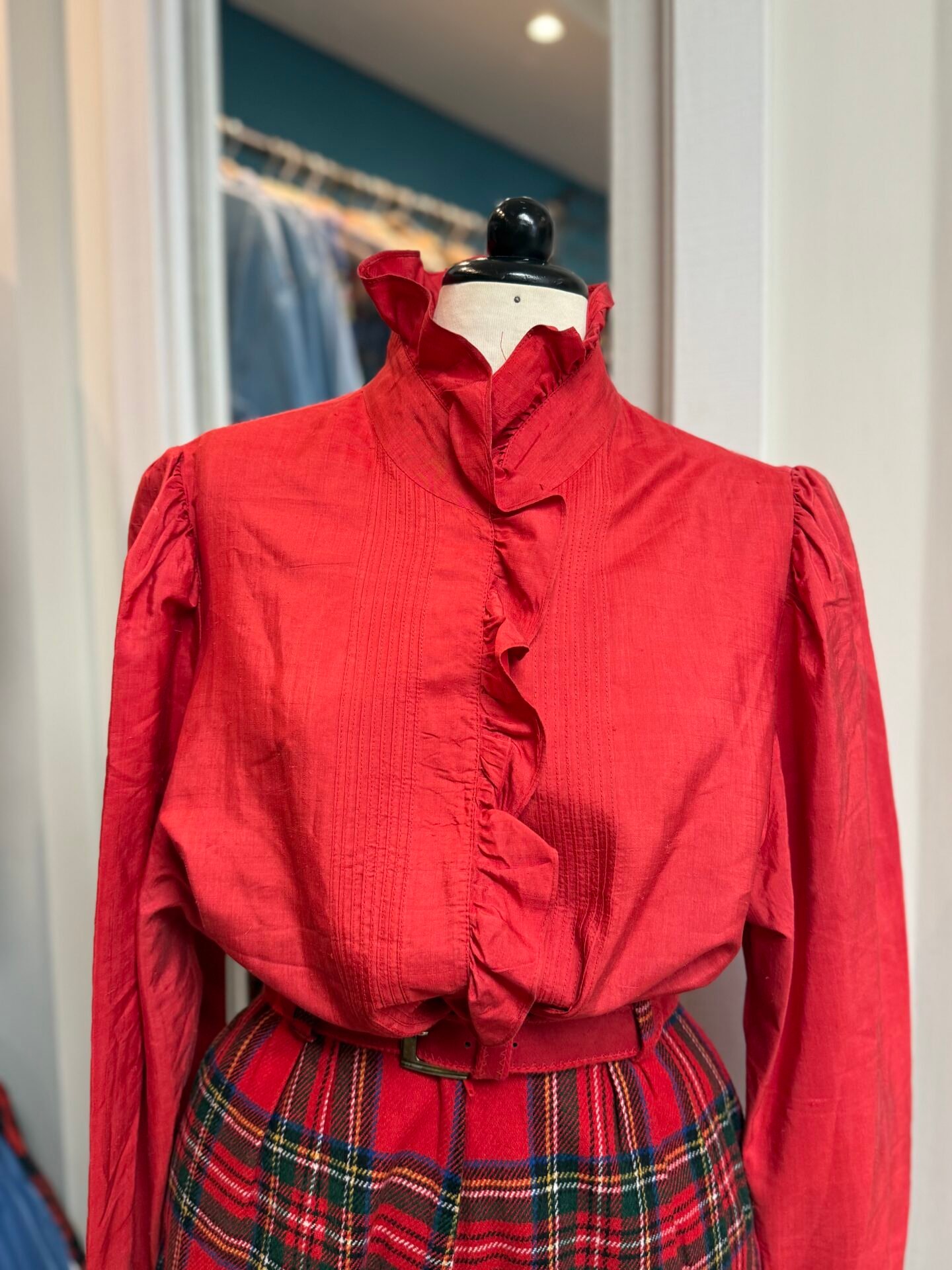Camicia rossa rouches
