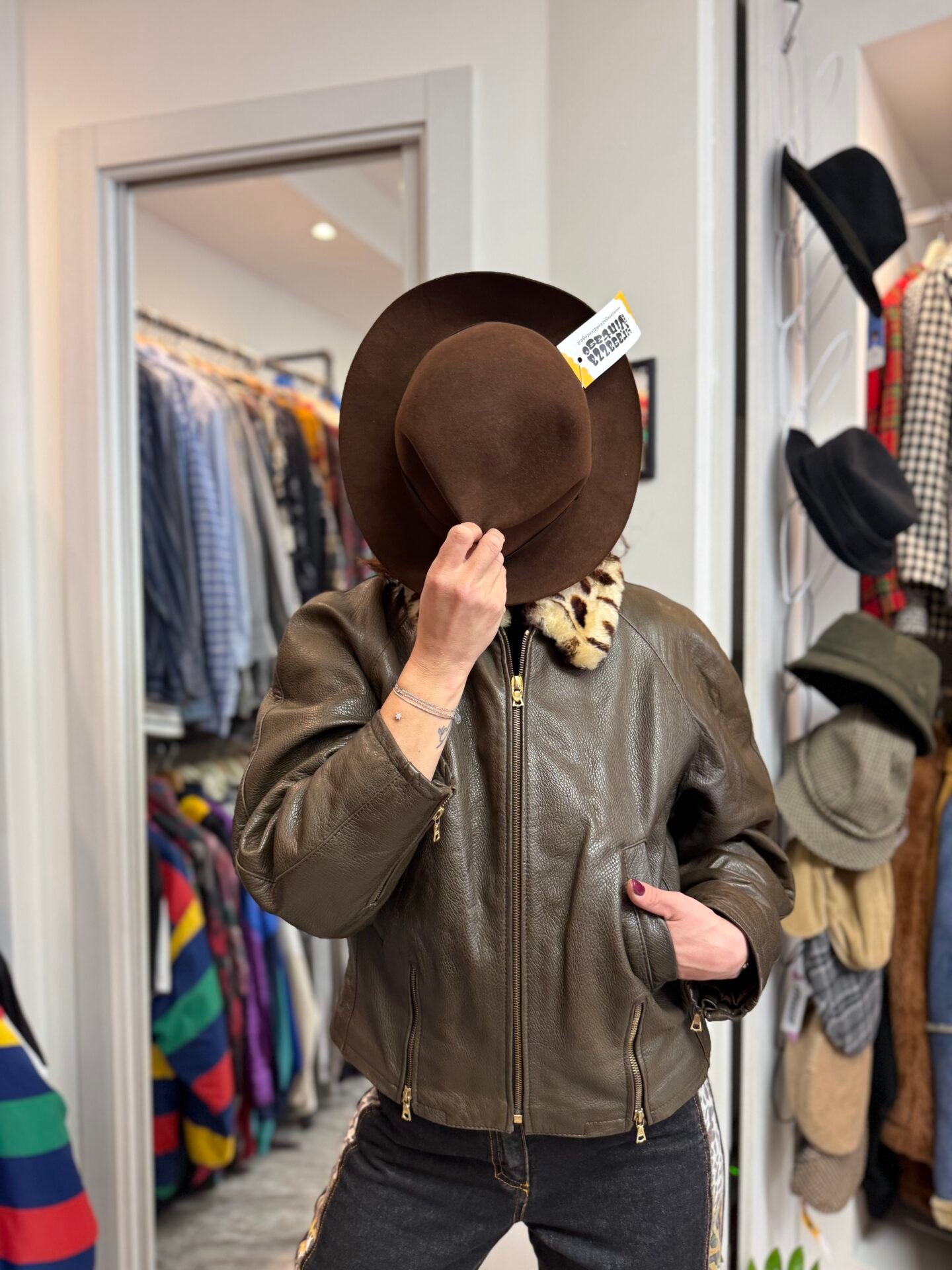 Giacca pelle marrone collo leopardato