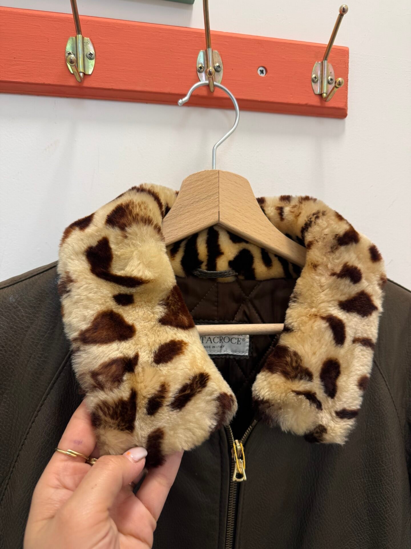 Giacca pelle marrone collo leopardato