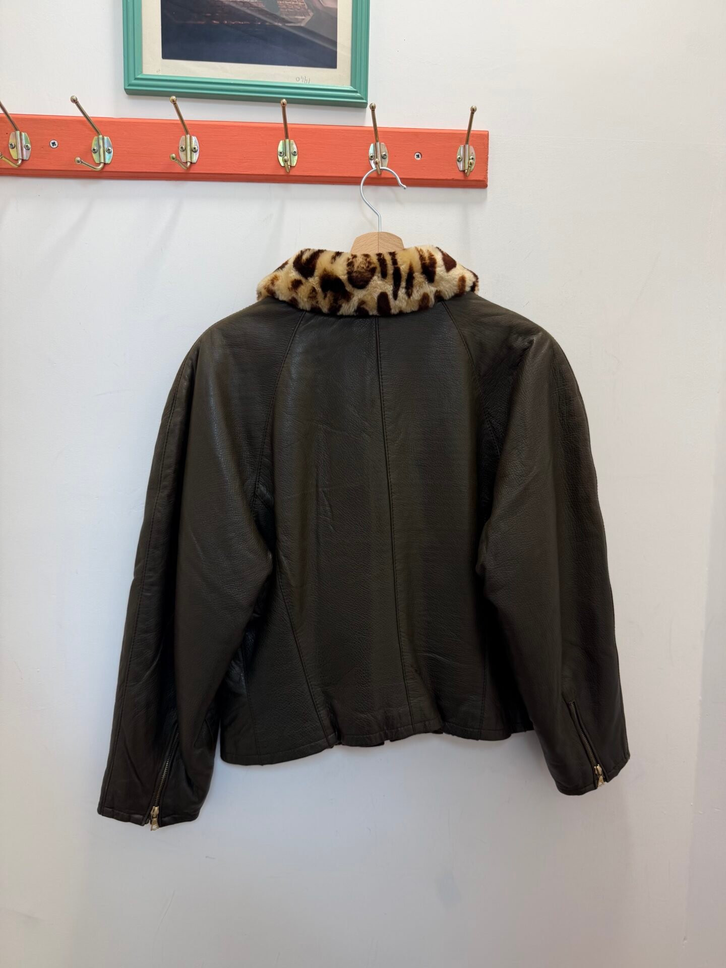 Giacca pelle marrone collo leopardato