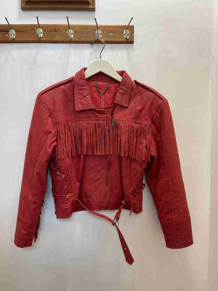 Chiodo rosso con frange